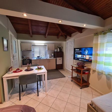 Semelia'S Guest House สปาตา ภายนอก รูปภาพ