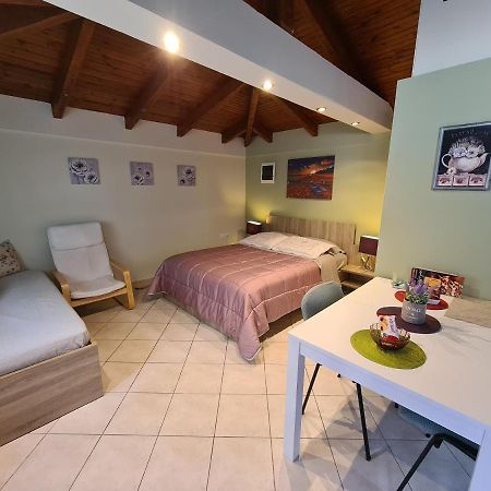 Semelia'S Guest House สปาตา ภายนอก รูปภาพ