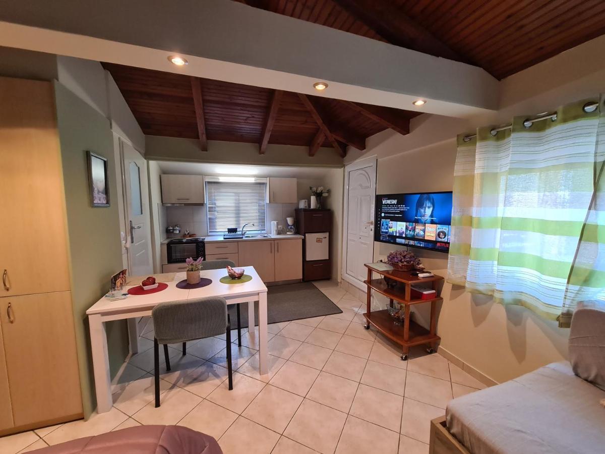 Semelia'S Guest House สปาตา ภายนอก รูปภาพ