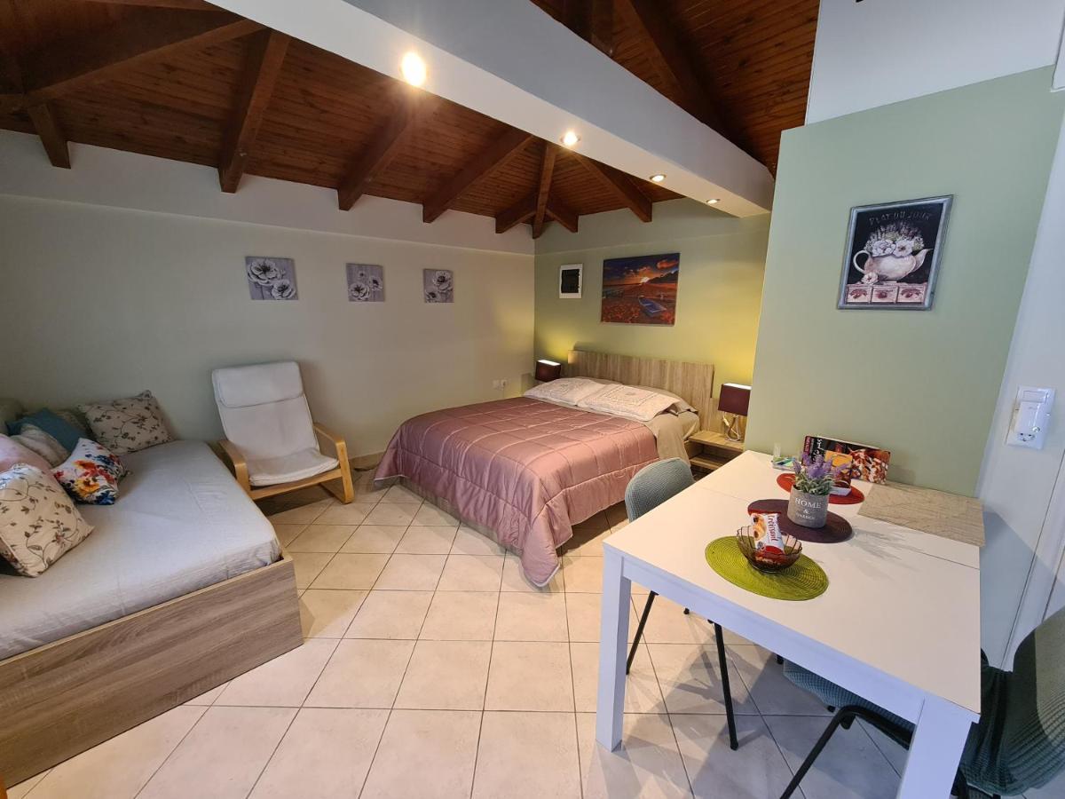 Semelia'S Guest House สปาตา ภายนอก รูปภาพ
